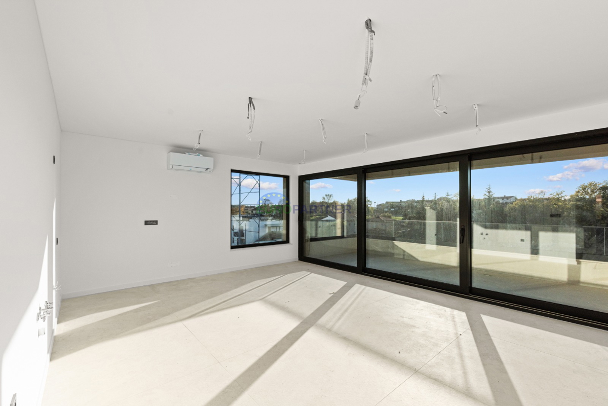 Attico a 2 km dal mare, Poreč