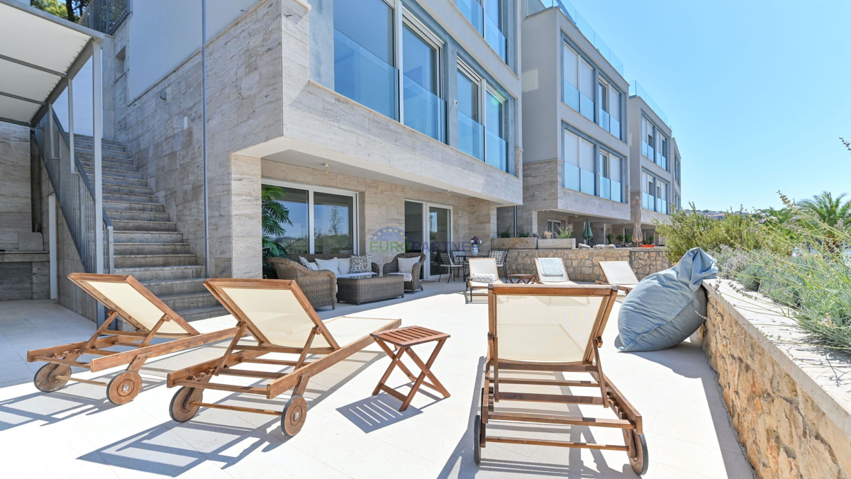 Bellissima villa PRIMA FILA sul mare, Trogir, Čiovo