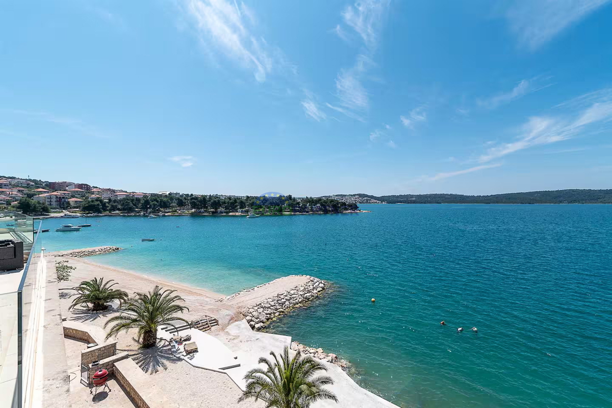 Bellissima villa PRIMA FILA sul mare, Trogir, Čiovo