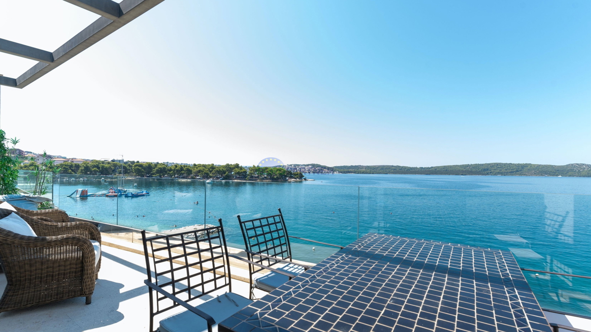 Bellissima villa PRIMA FILA sul mare, Trogir, Čiovo