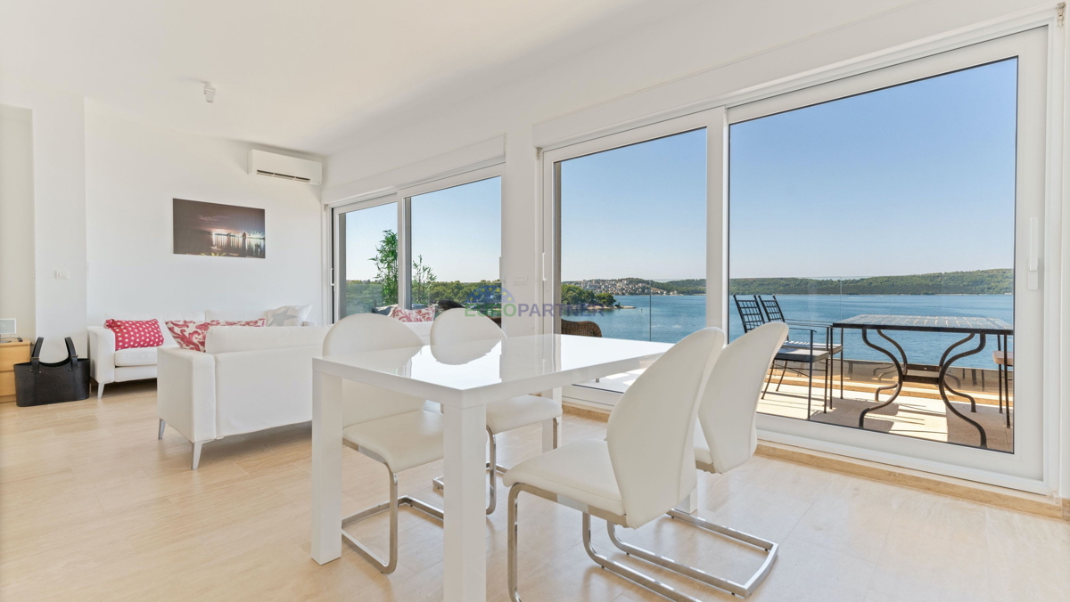 Bellissima villa PRIMA FILA sul mare, Trogir, Čiovo