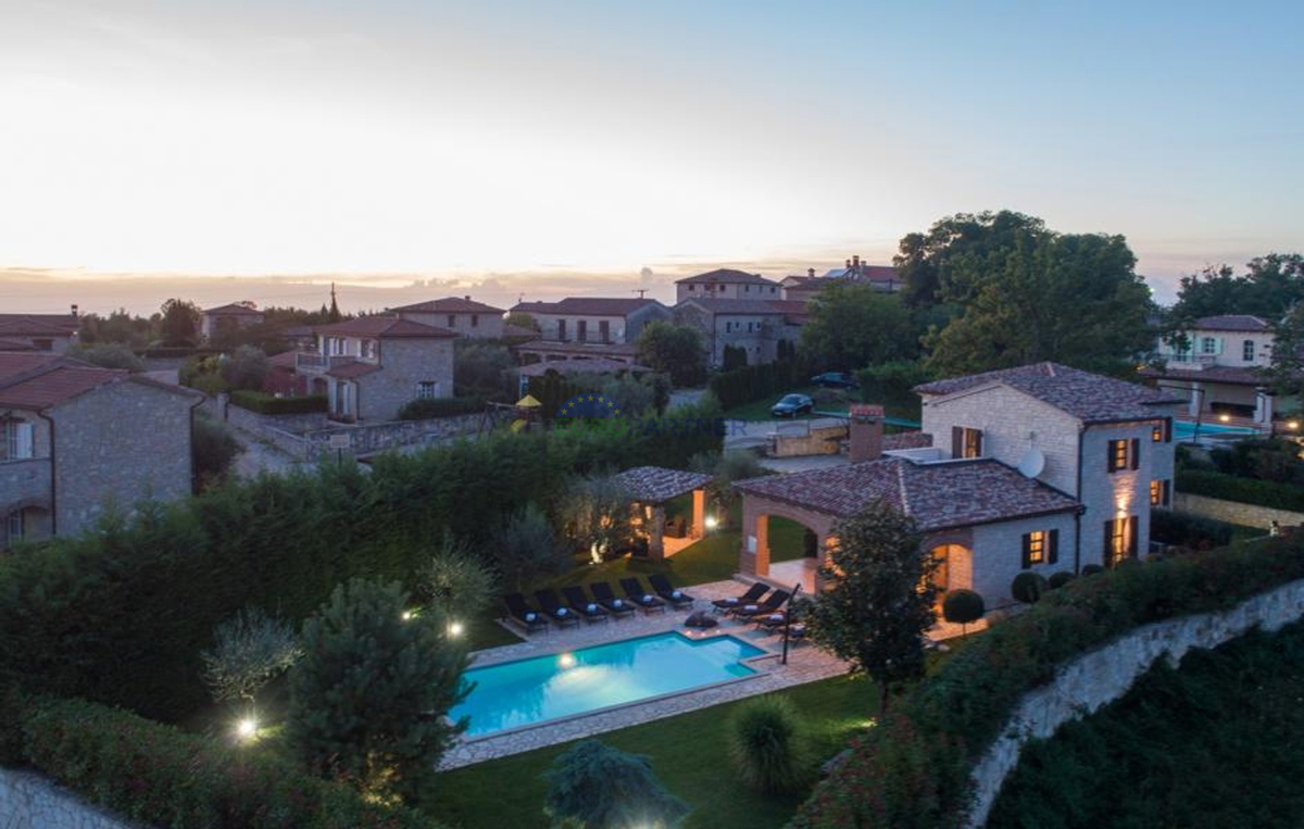 Bellissima villa in pietra con piscina, Višnjan