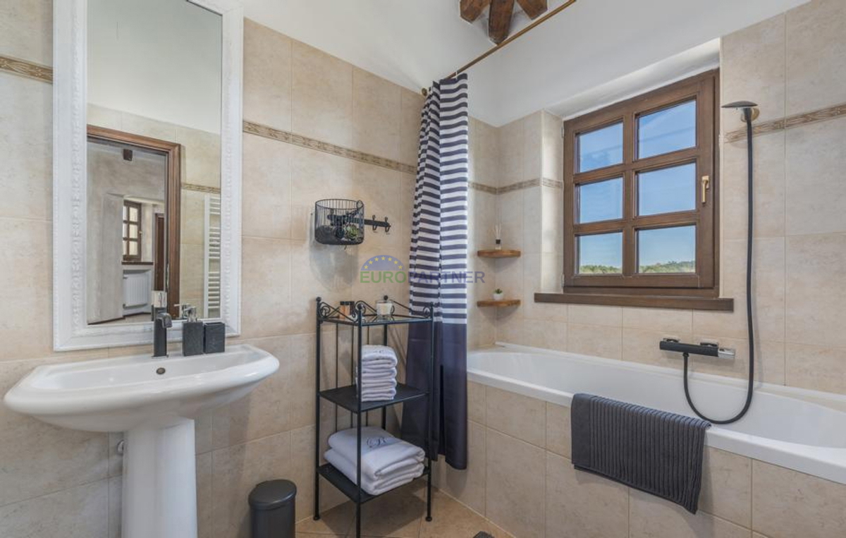 Bellissima villa in pietra con piscina, Višnjan