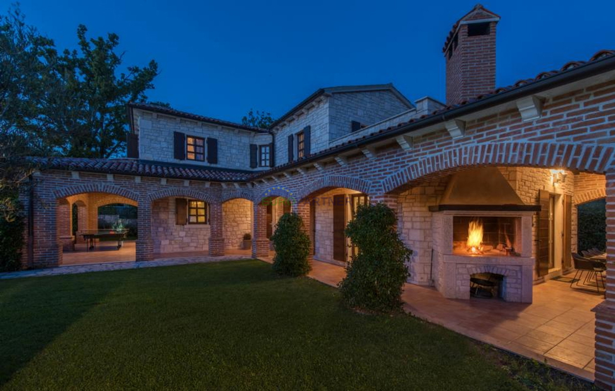 Bellissima villa in pietra con piscina, Višnjan