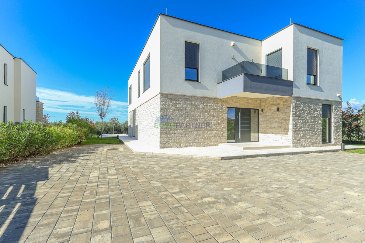 Parenzo - Villa indipendente con piscina