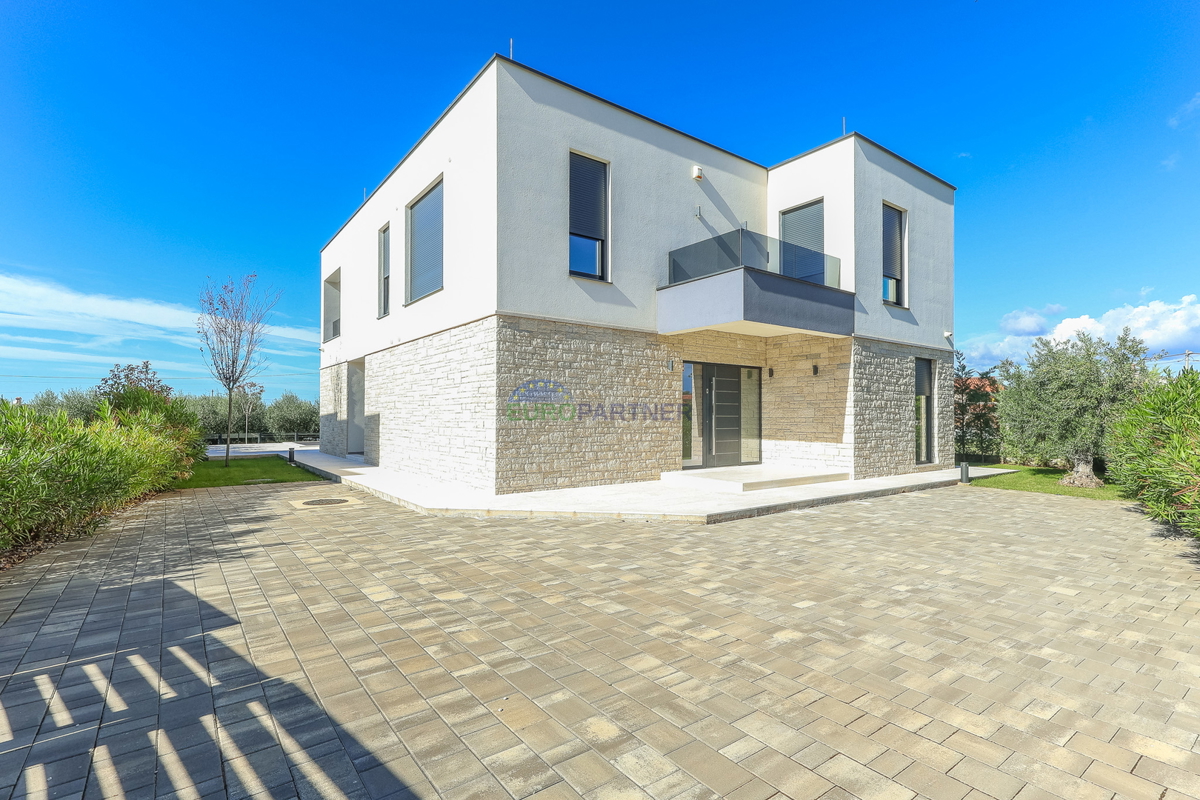 Parenzo - Villa indipendente con piscina