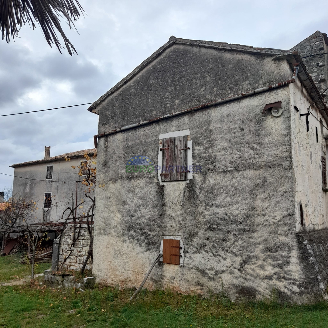 VECCHIA CASA IN PIETRA PER ADATTAMENTO