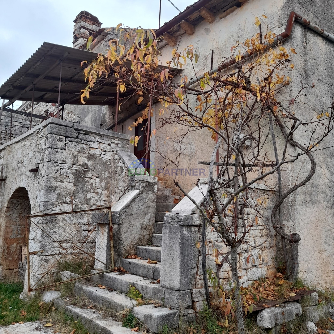 VECCHIA CASA IN PIETRA PER ADATTAMENTO