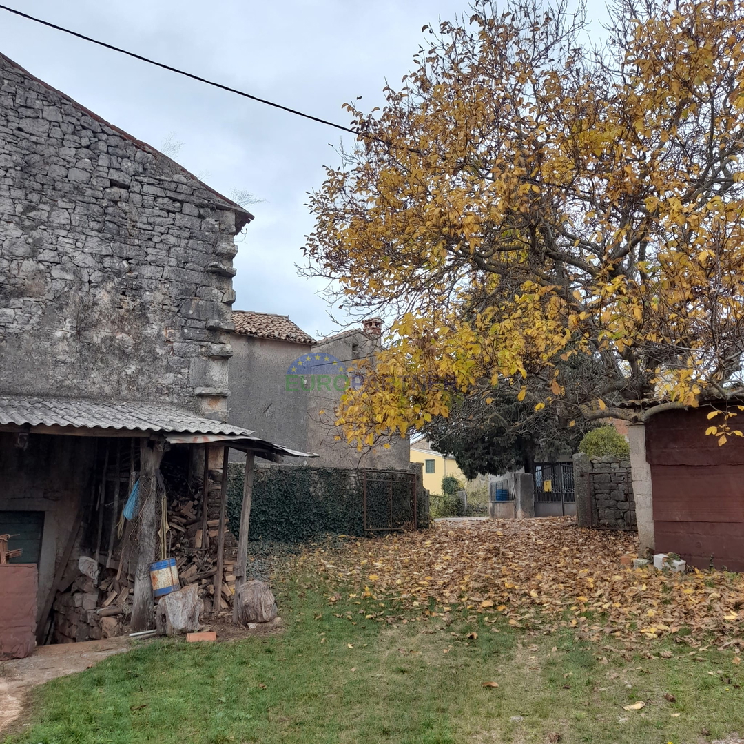 VECCHIA CASA IN PIETRA PER ADATTAMENTO