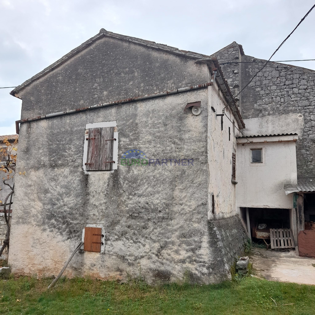 VECCHIA CASA IN PIETRA PER ADATTAMENTO