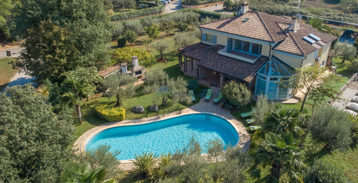 Villa a Parenzo, 420m2, vicino al mare