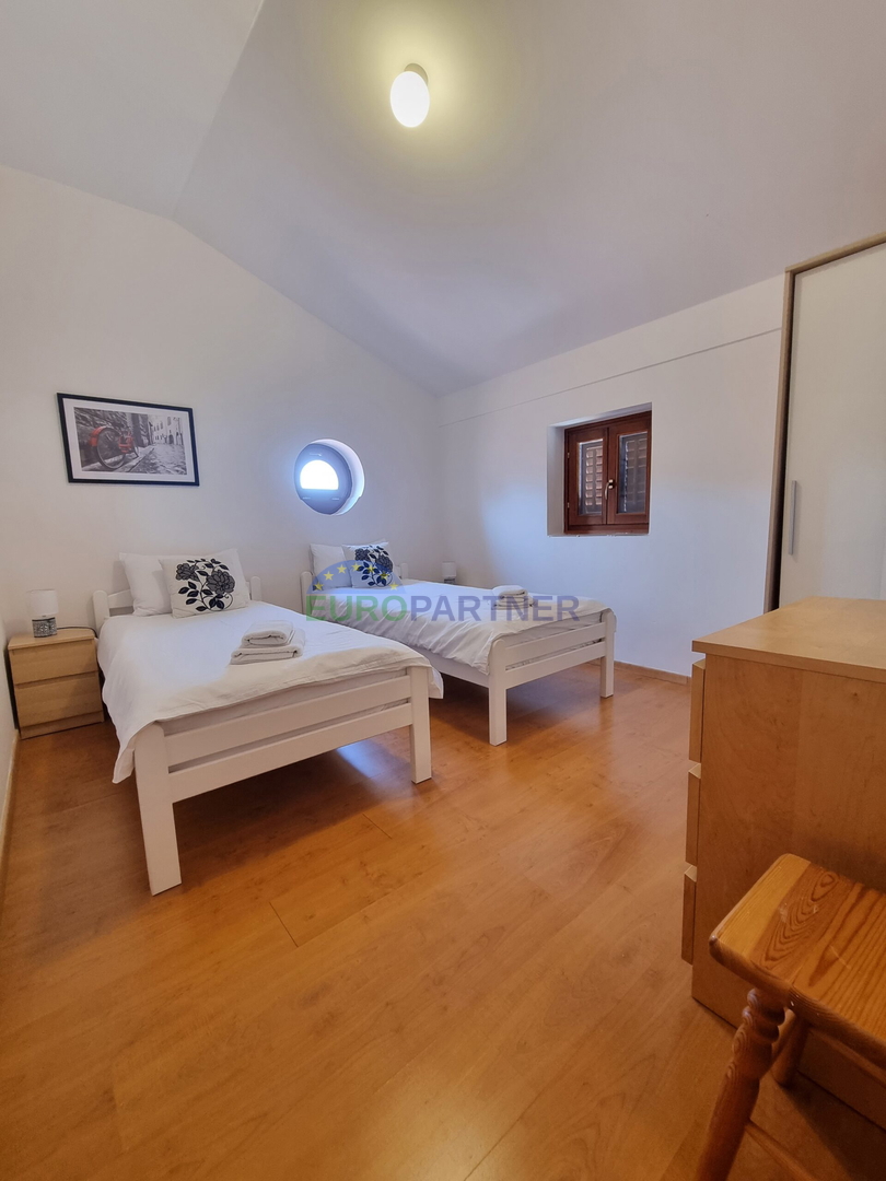 Višnjan, casa mediterranea con piscina e barbecue esterno