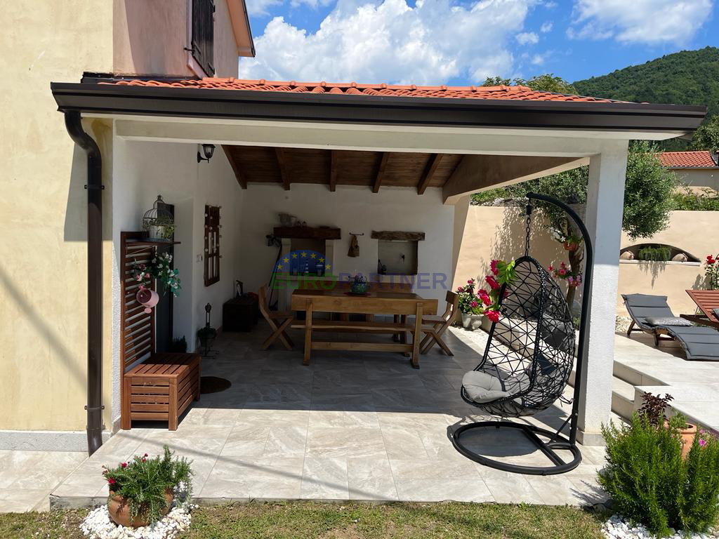 Splendidamente decorata casa con piscina, in vendita