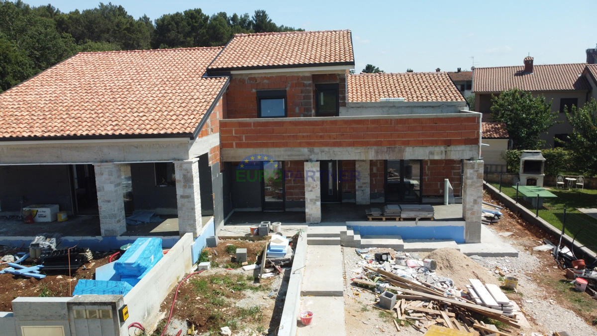 Casa bifamiliare in una bella posizione vicino a Parenzo