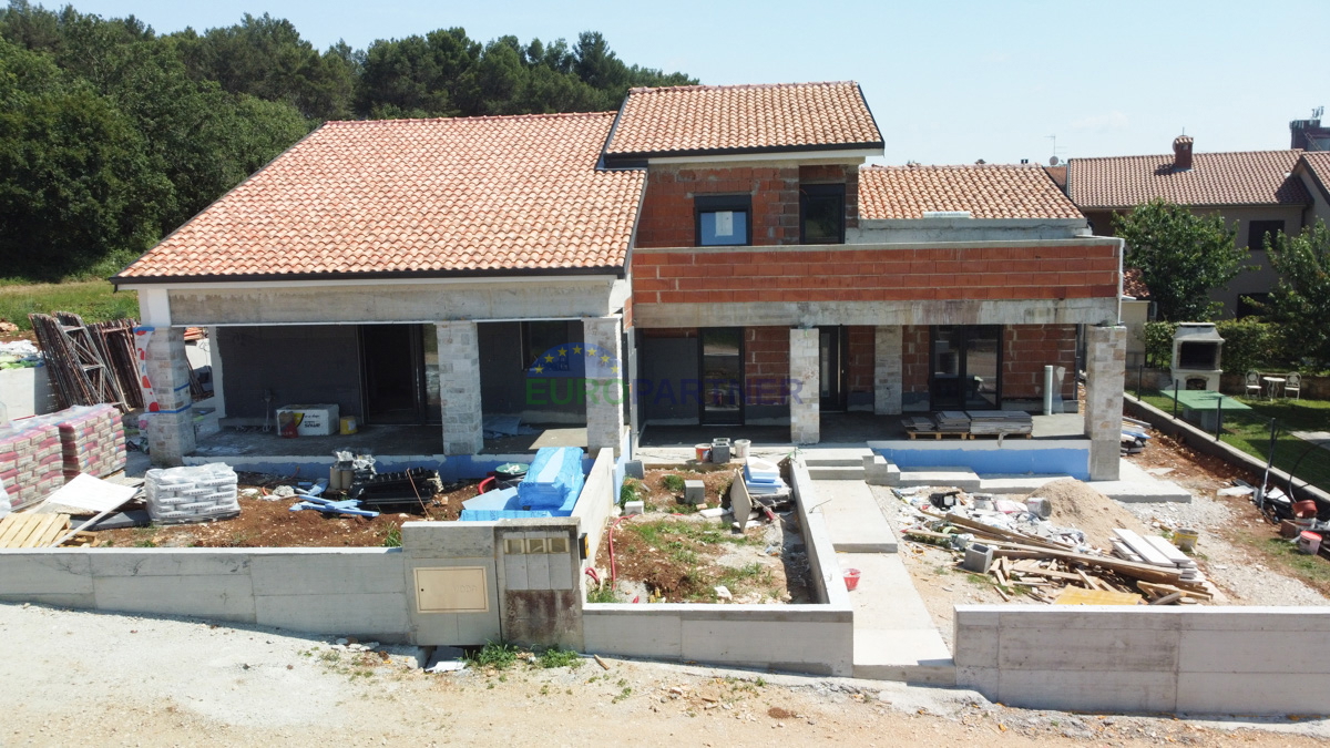 Casa bifamiliare in una bella posizione vicino a Parenzo