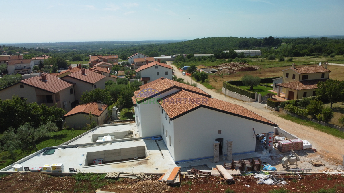 Casa bifamiliare in una bella posizione vicino a Parenzo