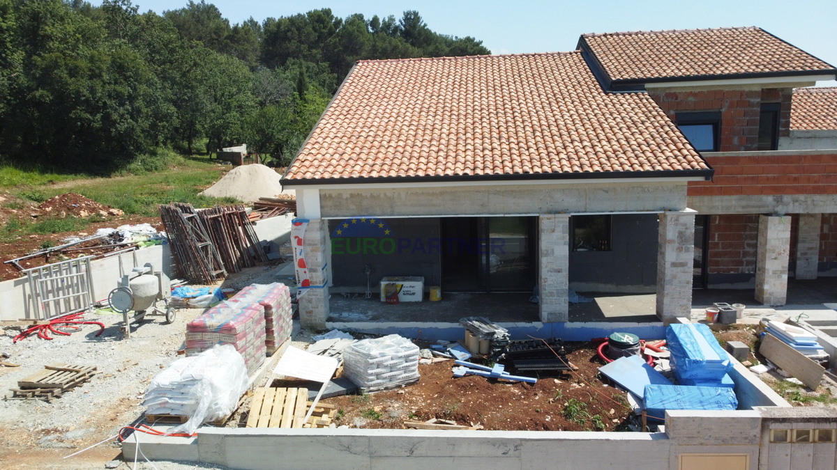 Casa bifamiliare in una bella posizione vicino a Parenzo