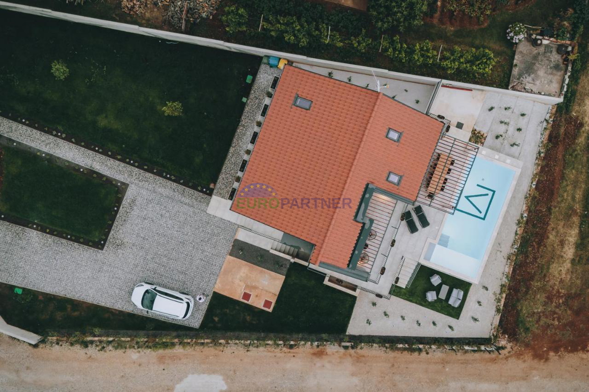 Una bella casa con giardino nel cuore dell&apos;Istria, vicino a Tinjan