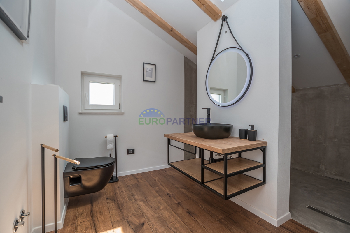 Una bella casa con giardino nel cuore dell&apos;Istria, vicino a Tinjan