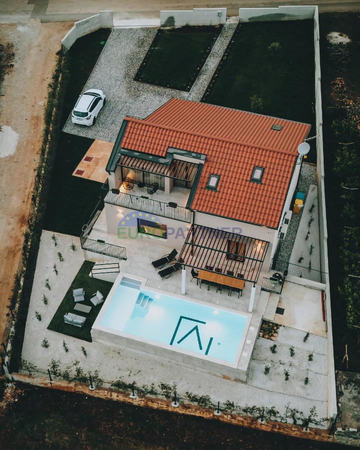 Una bella casa con giardino nel cuore dell&apos;Istria, vicino a Tinjan