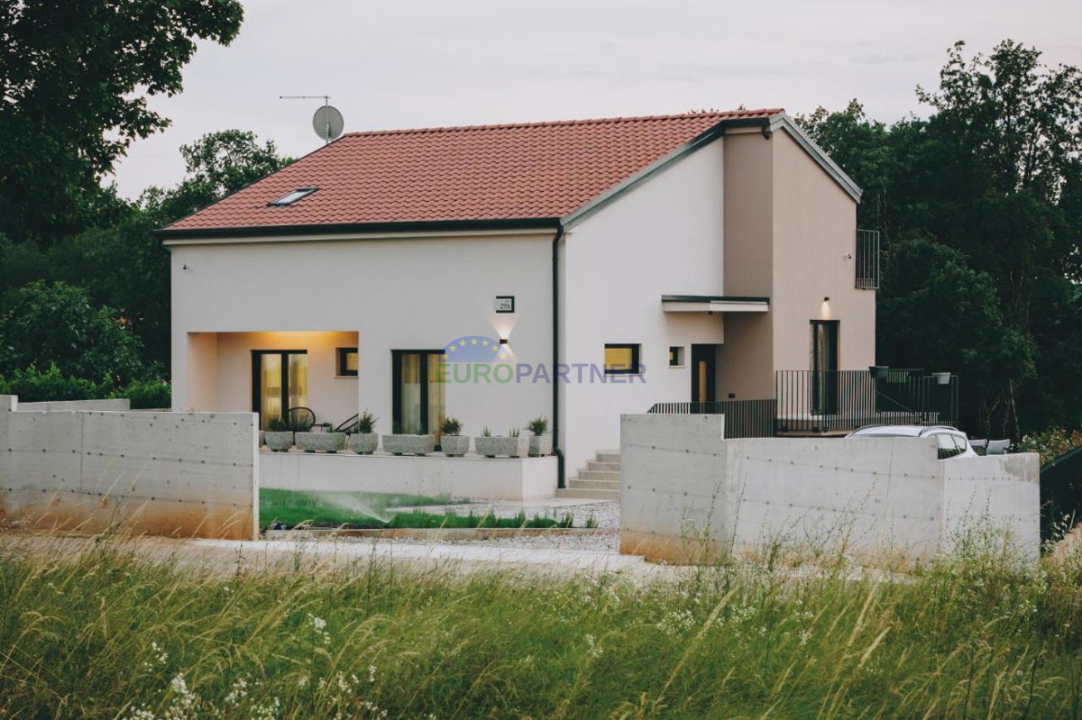 Una bella casa con giardino nel cuore dell&apos;Istria, vicino a Tinjan