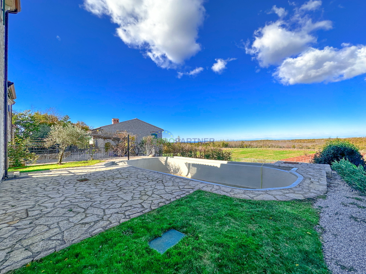 Casa in pietra con vista mare, zona Parenzo