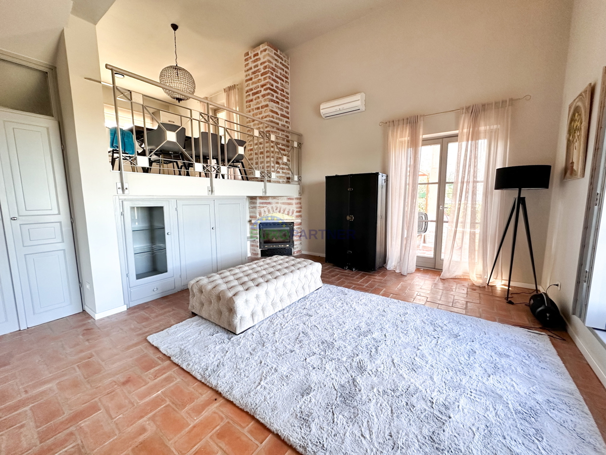 Casa in pietra con vista mare, zona Parenzo