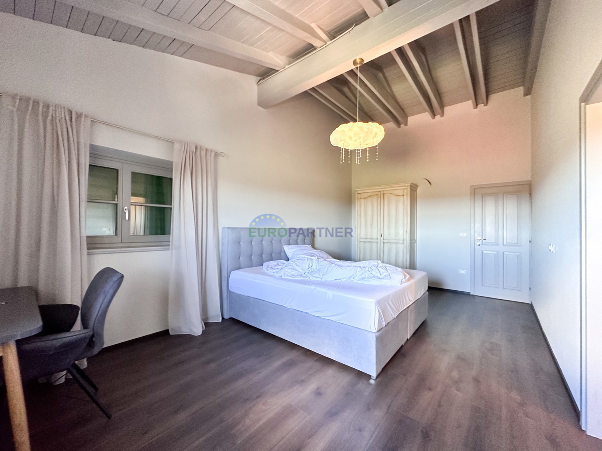 Casa in pietra con vista mare, zona Parenzo