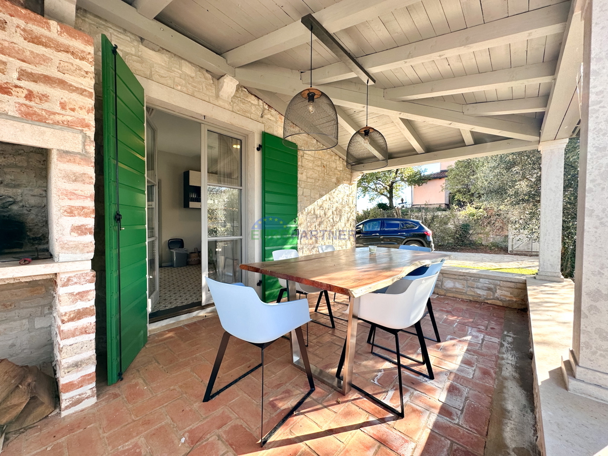 Casa in pietra con vista mare, zona Parenzo