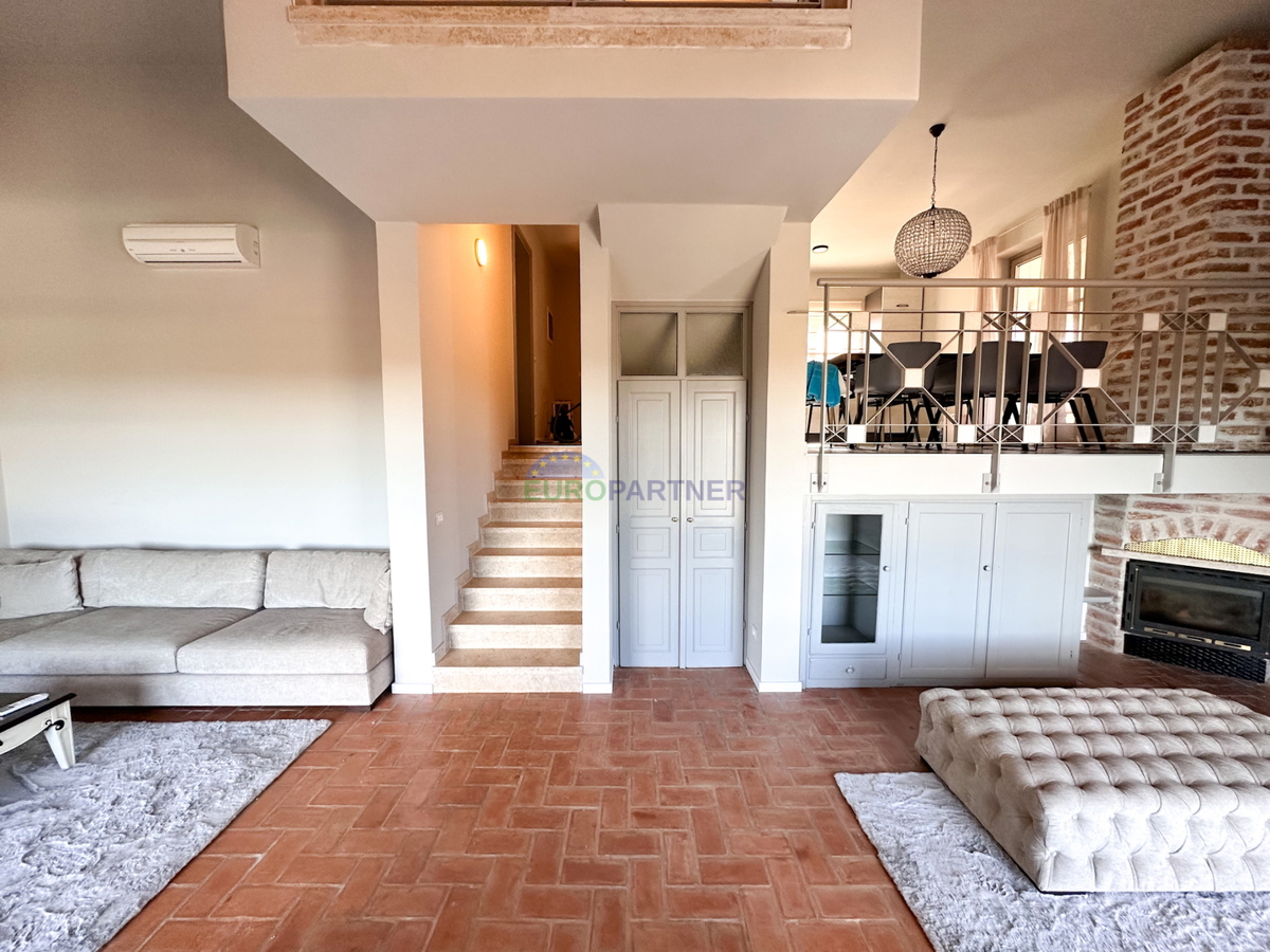 Casa in pietra con vista mare, zona Parenzo