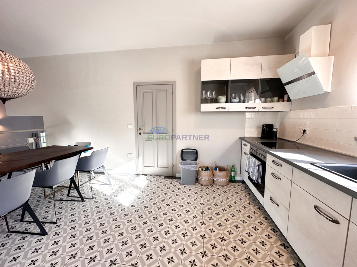 Casa in pietra con vista mare, zona Parenzo