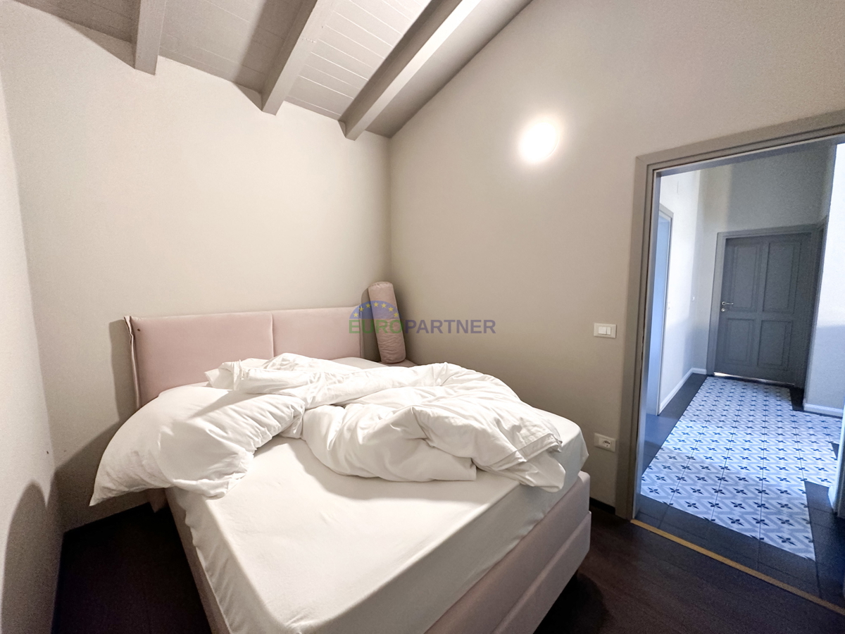 Casa in pietra con vista mare, zona Parenzo