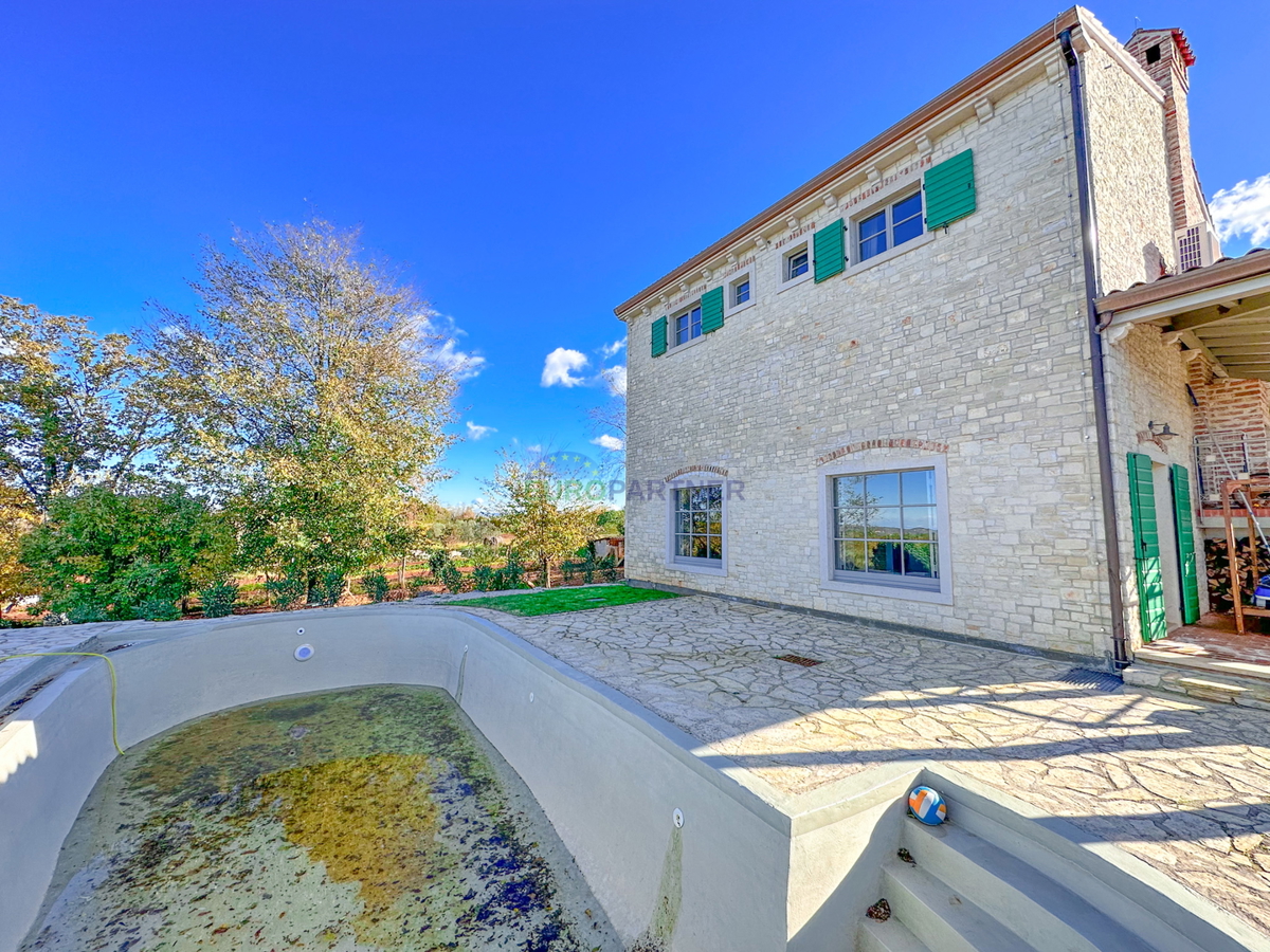Casa in pietra con vista mare, zona Parenzo