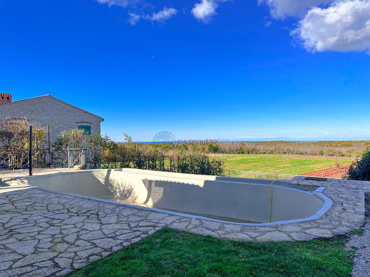 Casa in pietra con vista mare, zona Parenzo