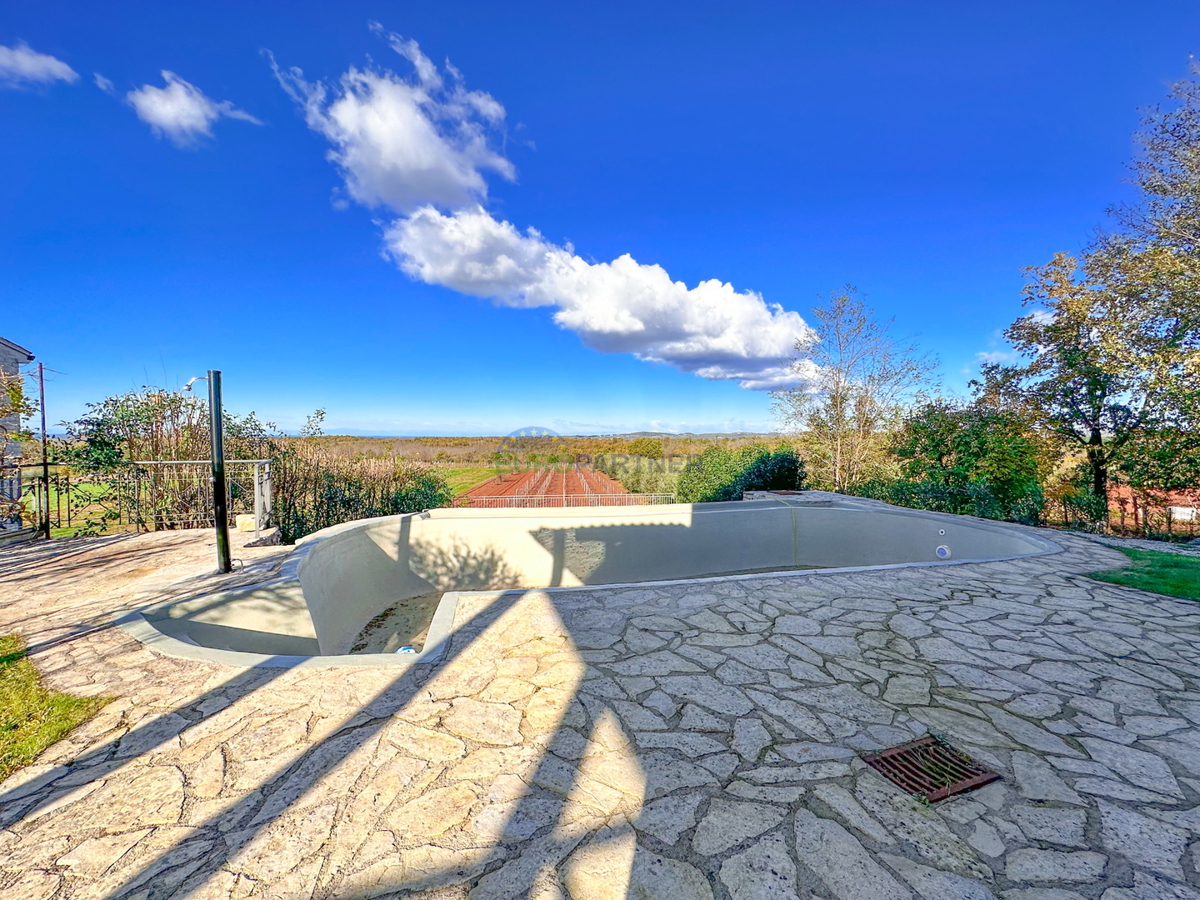 Casa in pietra con vista mare, zona Parenzo