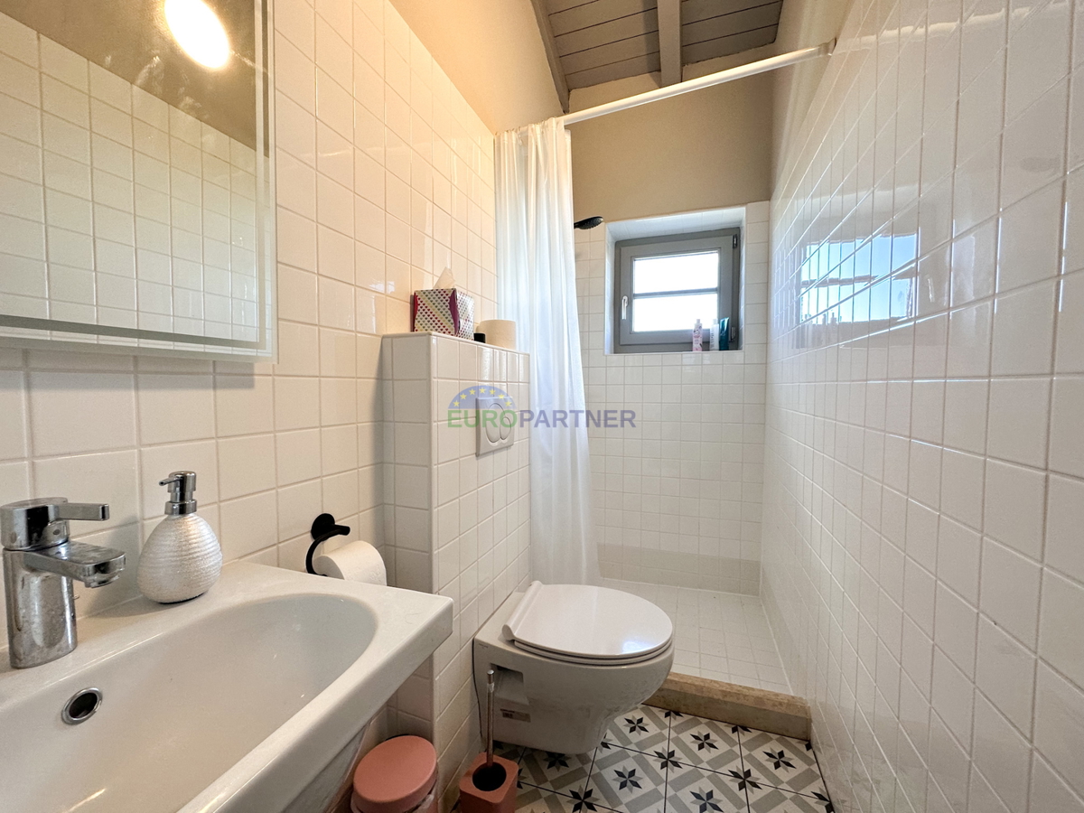 Casa in pietra con vista mare, zona Parenzo