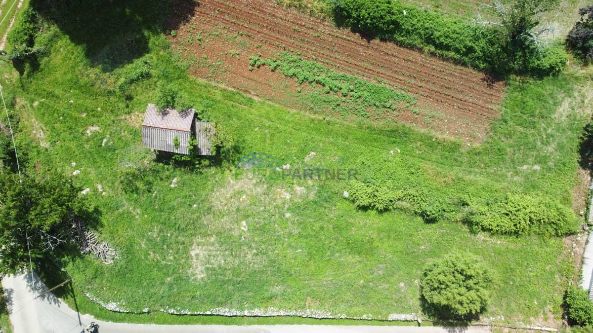 Zona Parenzo, terreno edificabile 1700 m2