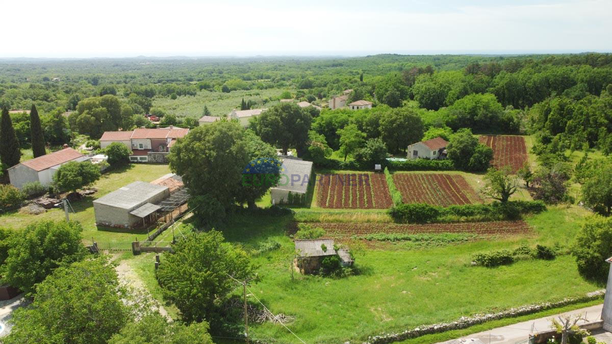 Zona Parenzo, terreno edificabile 1700 m2