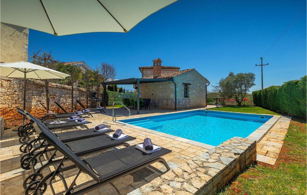 Villa in pietra su una collina con vista sul mare, Visignano, Istria