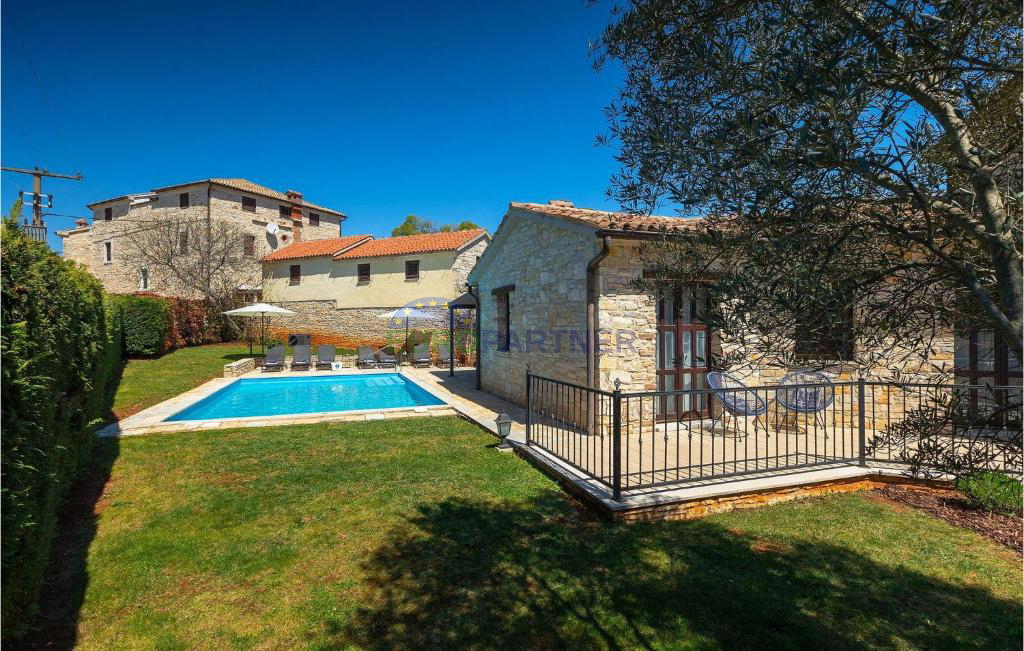 Villa in pietra su una collina con vista sul mare, Visignano, Istria