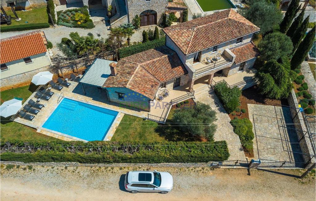 Villa in pietra su una collina con vista sul mare, Visignano, Istria