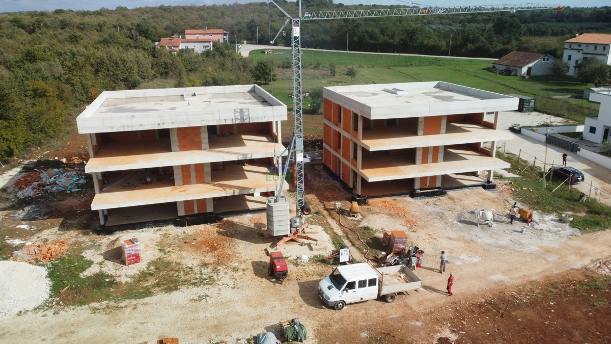 Appartamento con giardino, a 2,5 km dal centro e dalla spiaggia, Parenzo, Istria