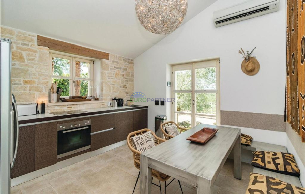 Bellissima villa mediterranea con vista sulla natura, nei dintorni di Poreč.