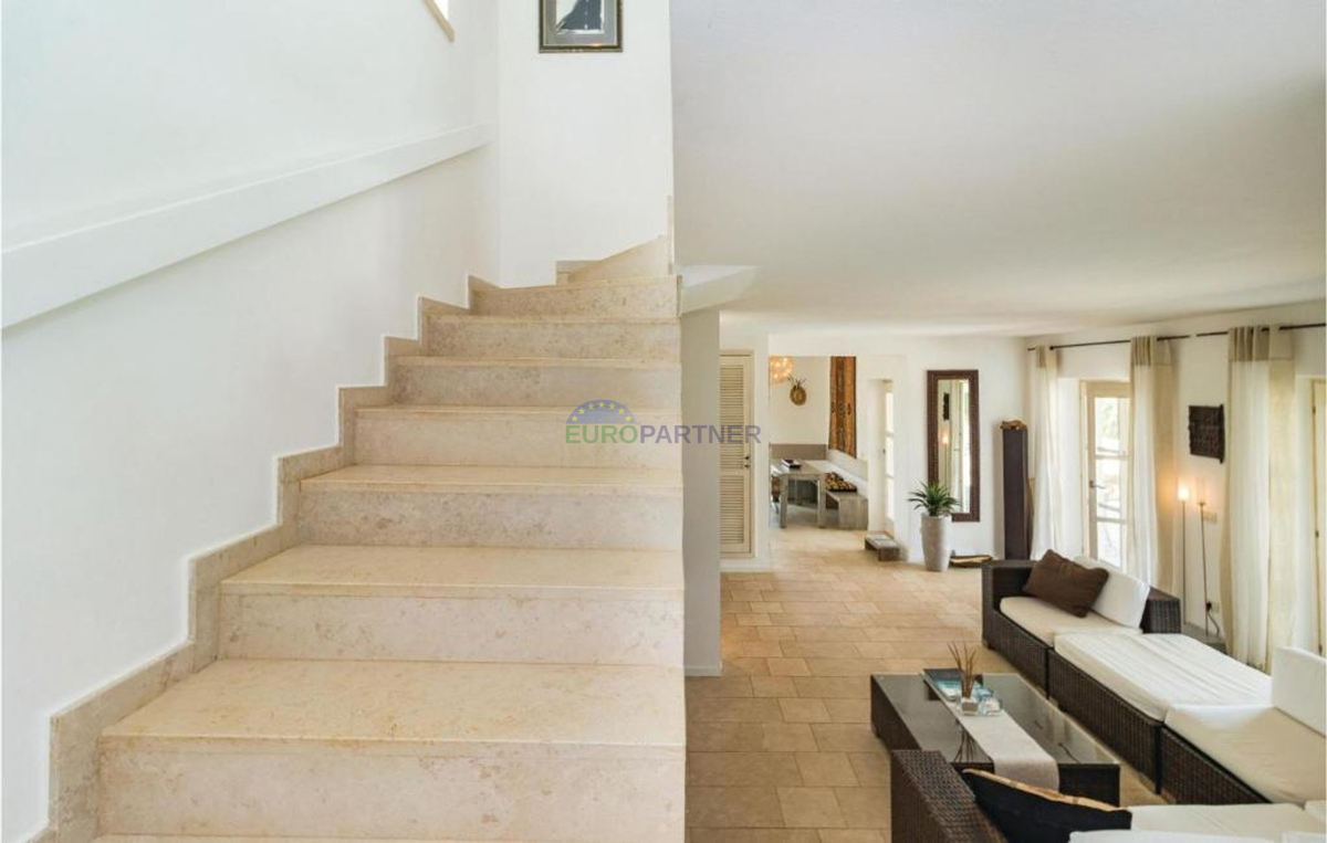 Bellissima villa mediterranea con vista sulla natura, nei dintorni di Poreč.