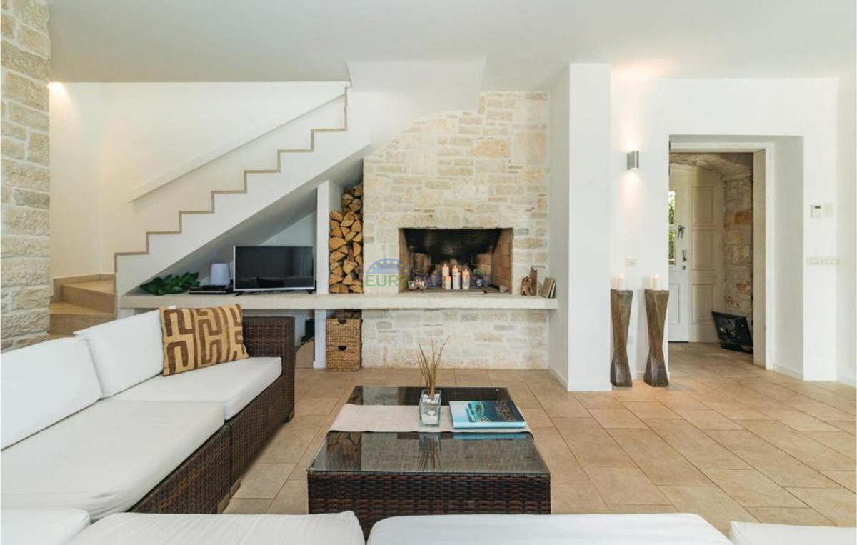 Bellissima villa mediterranea con vista sulla natura, nei dintorni di Poreč.