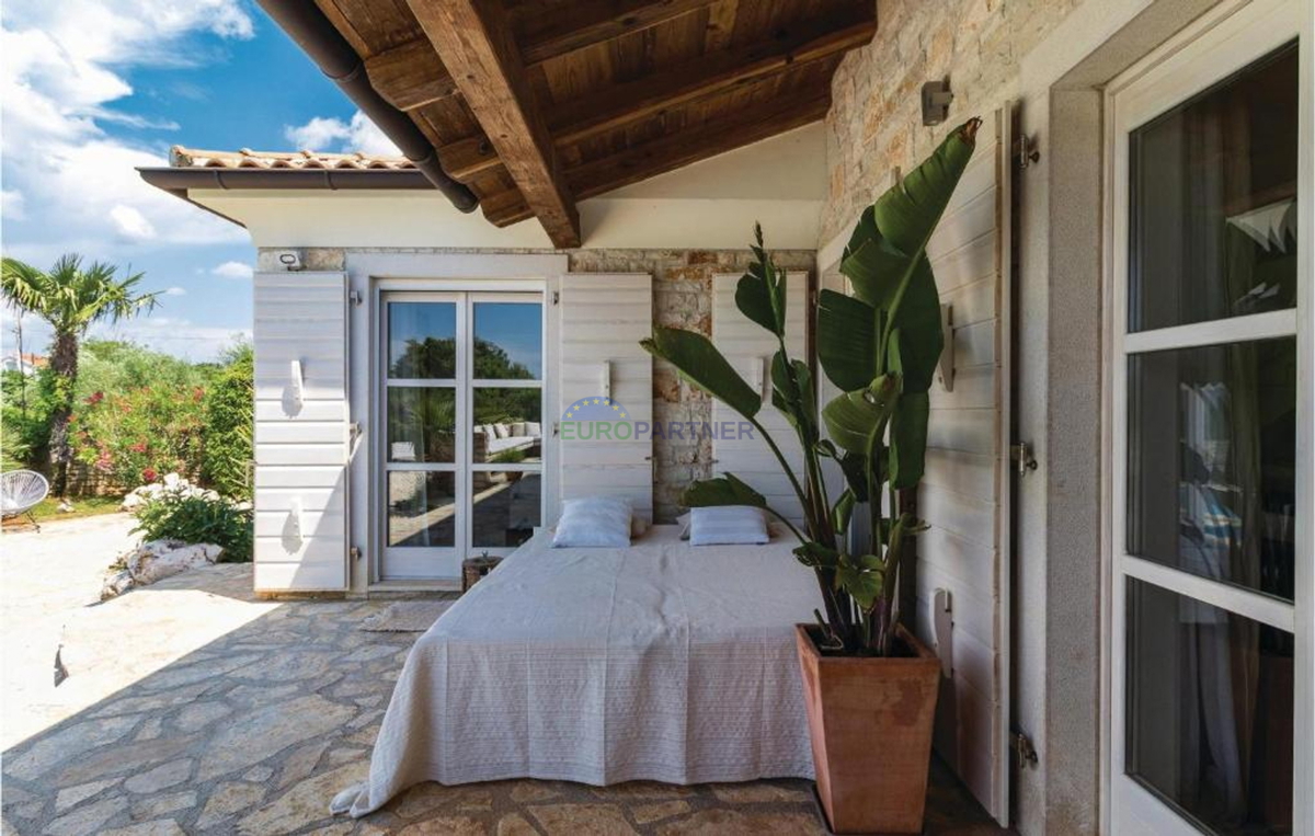 Bellissima villa mediterranea con vista sulla natura, nei dintorni di Poreč.