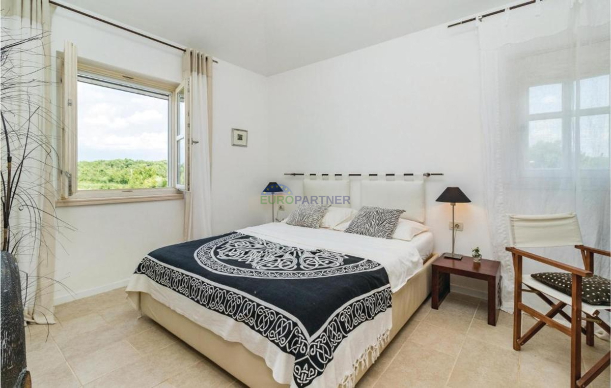 Bellissima villa mediterranea con vista sulla natura, nei dintorni di Poreč.