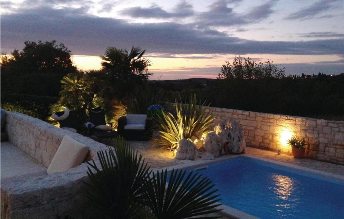 Bellissima villa mediterranea con vista sulla natura, nei dintorni di Poreč.