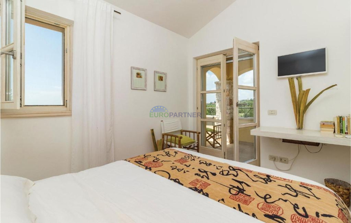 Bellissima villa mediterranea con vista sulla natura, nei dintorni di Poreč.