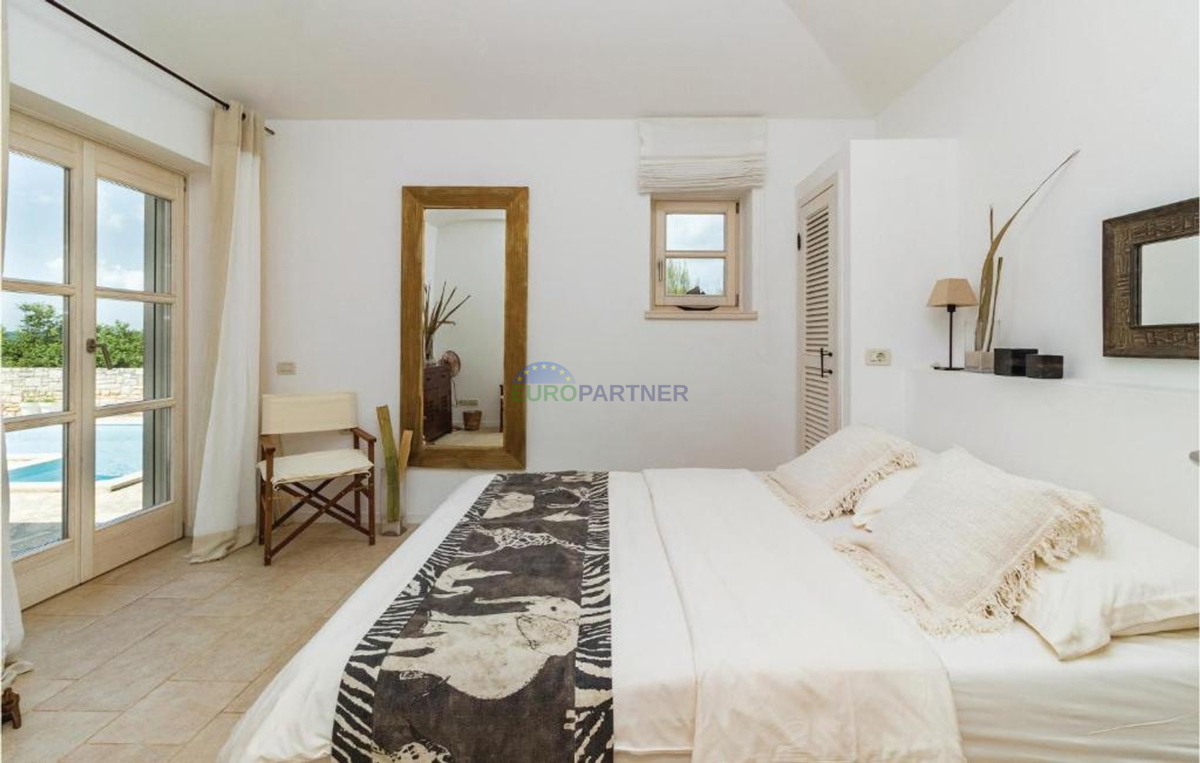 Bellissima villa mediterranea con vista sulla natura, nei dintorni di Poreč.